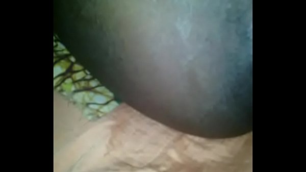 Fatuma akichezea mkundu