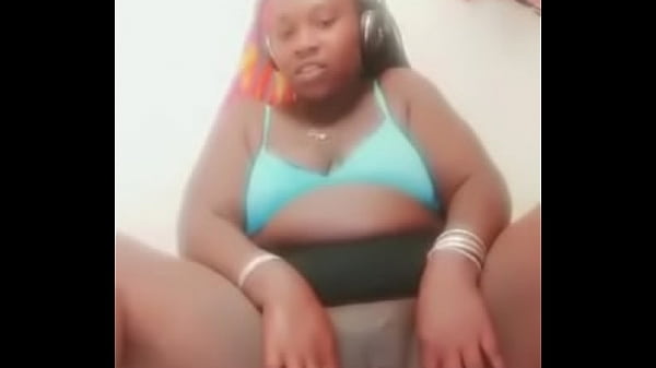 Squirting Amateur Ebony Teen Teaches Other Girls How To Masturbate With 3 fingers